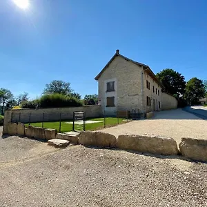  Hébergement de vacances Maison Spacieuse à Boulieu France